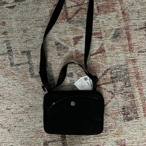 brand new lululemon cross body bag